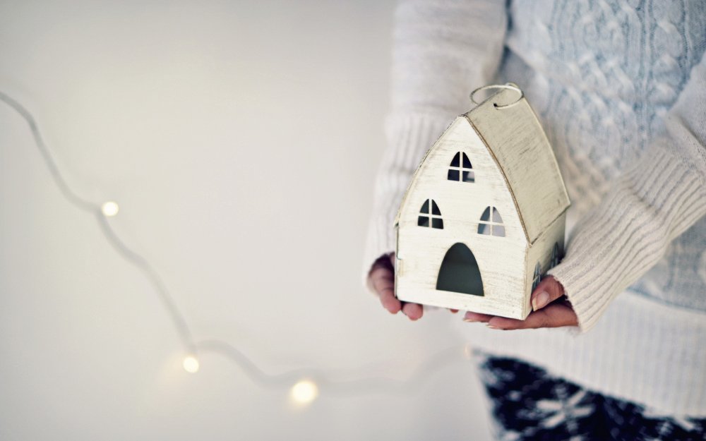 Руки домиком