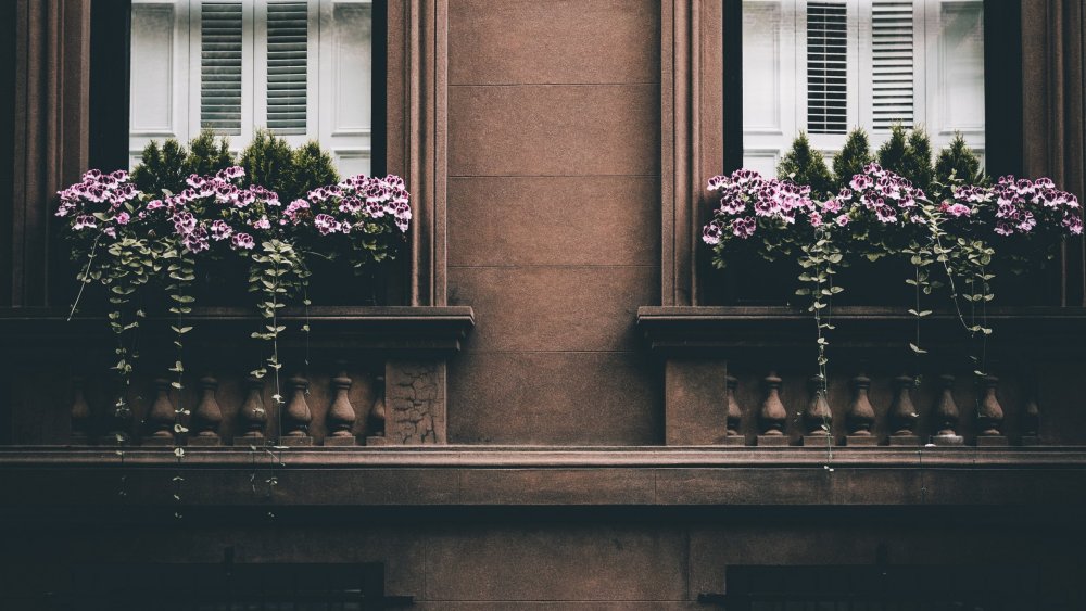 Окно с подоконником