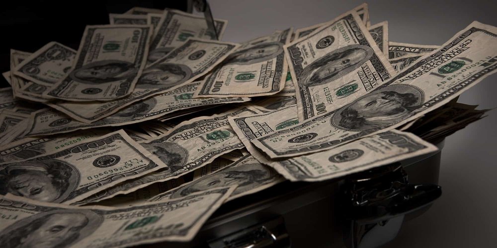 Много долларов