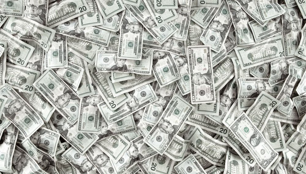 Деньги на темном фоне