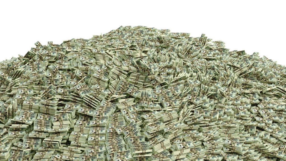 Купюры на черном фоне