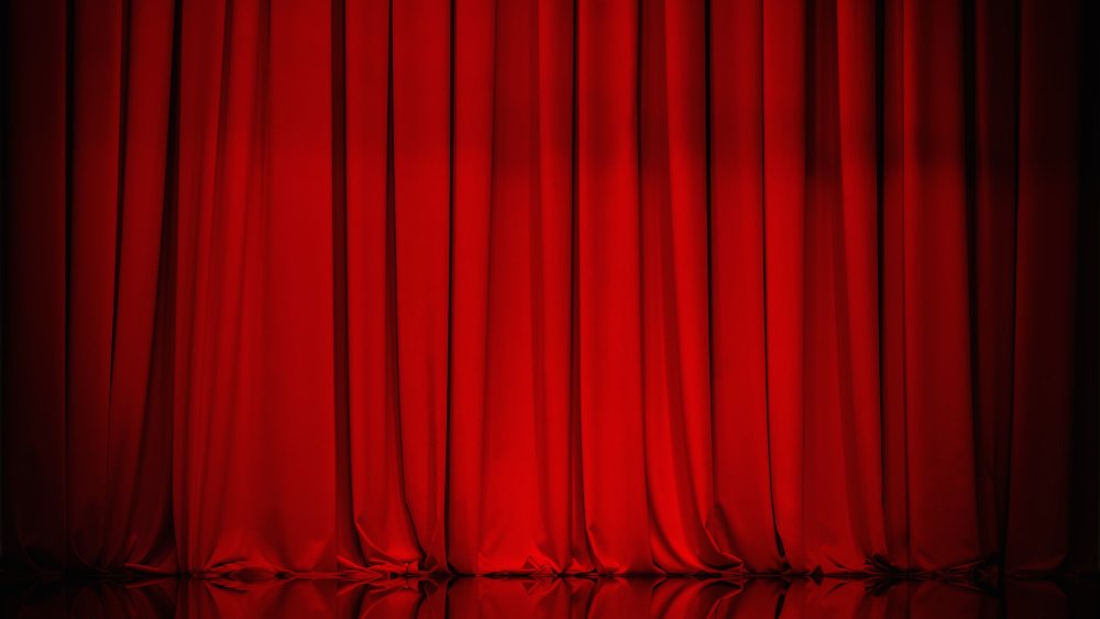 Красный занавес