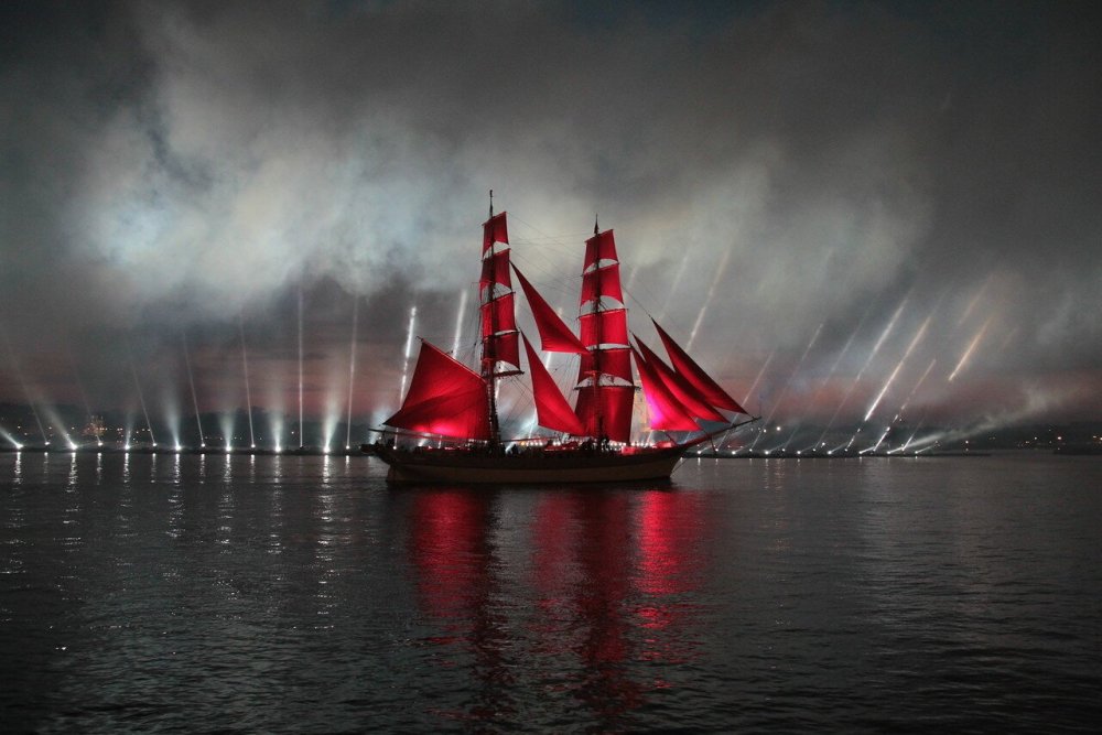 Бригантина Алые паруса шторм