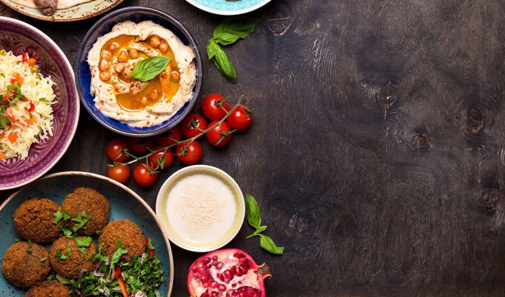 Стол с Восточной едой вид сверху