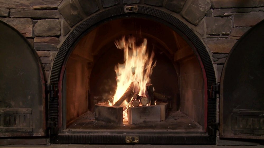Камин в таверне