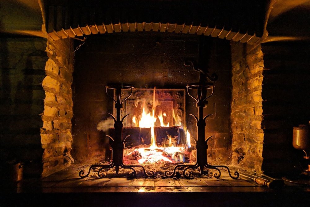 Старинный камин