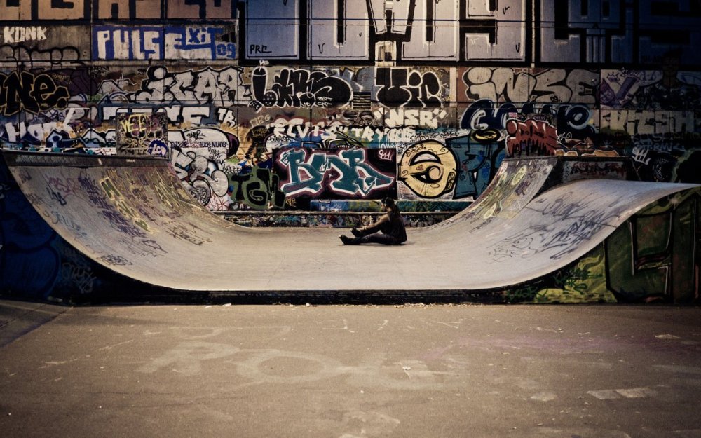 Заброшенный скейт парк