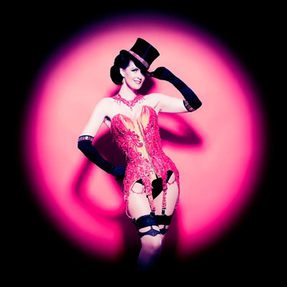 Танцовщица Мулен Руж Бурлеск