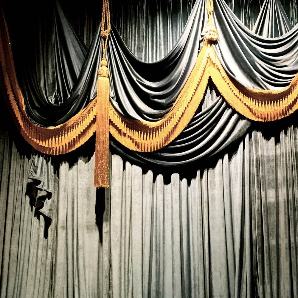 Театральные портьеры
