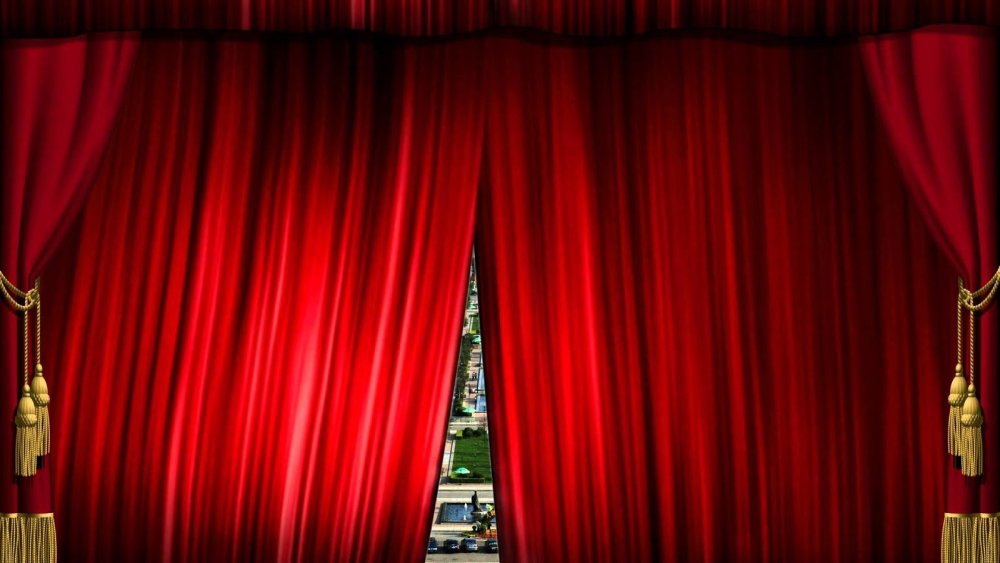 Закрытый театральный занавес
