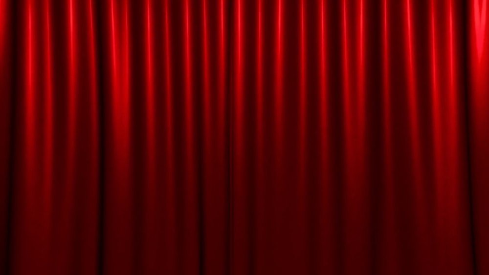 Занавес открывается