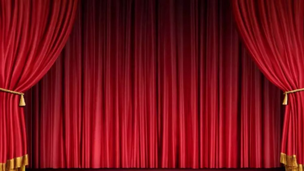 Занавес красный театральный