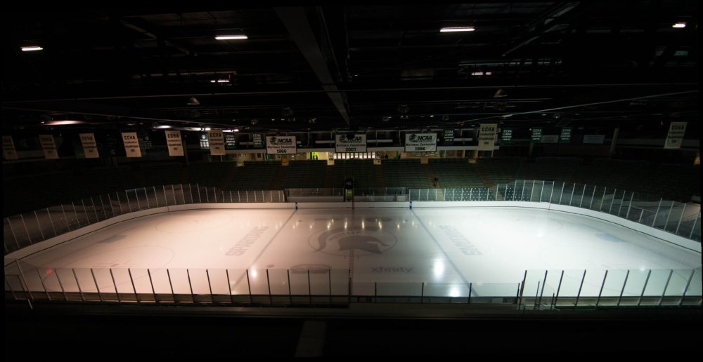 Пустая хоккейная Арена