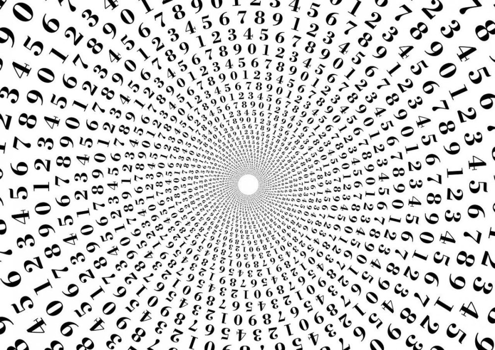 Числа на белом фоне