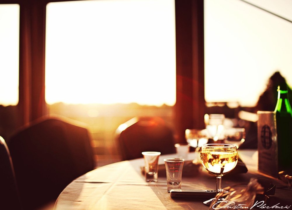 Пустой столик в ресторане