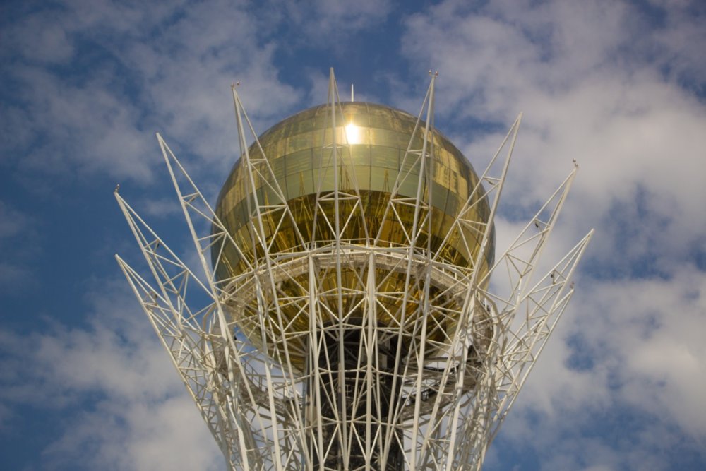 Монумент Астана-Байтерек сверху