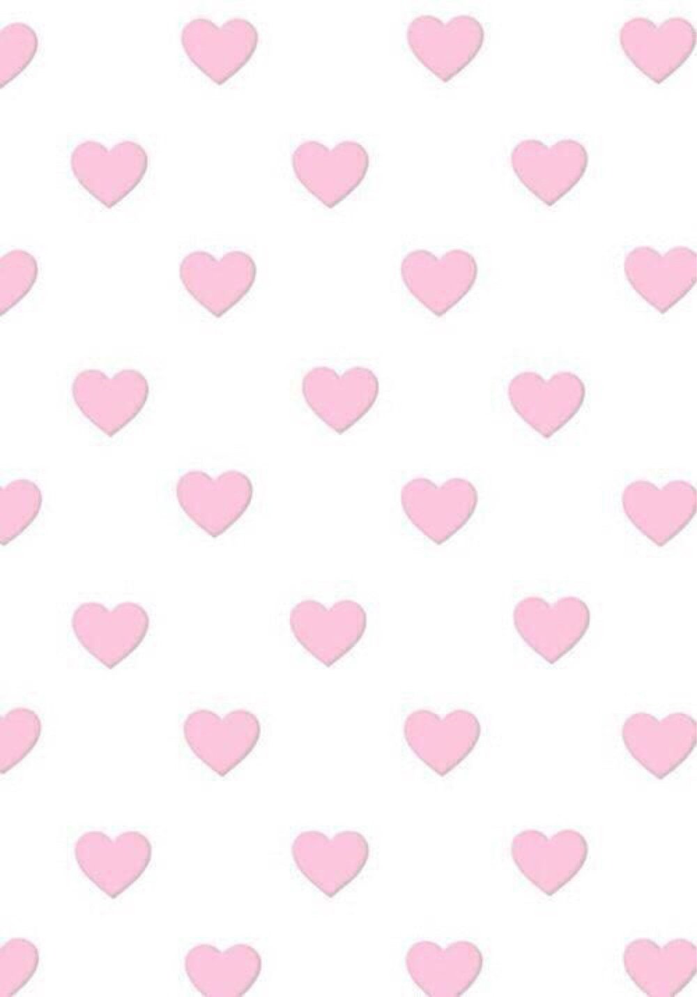 Розовое сердечко на белом фоне