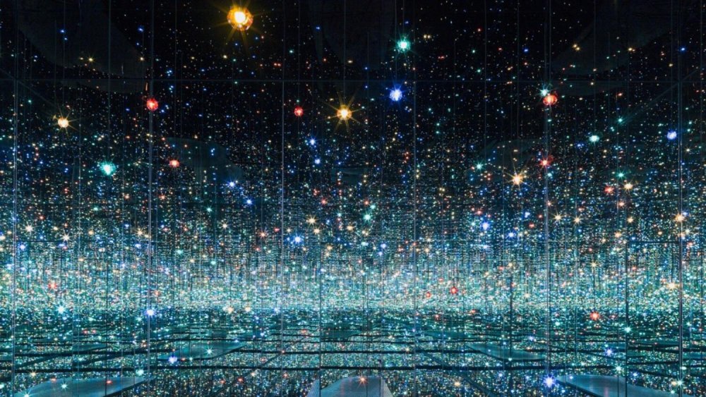 Яёи Кусама бесконечная зеркальная комната