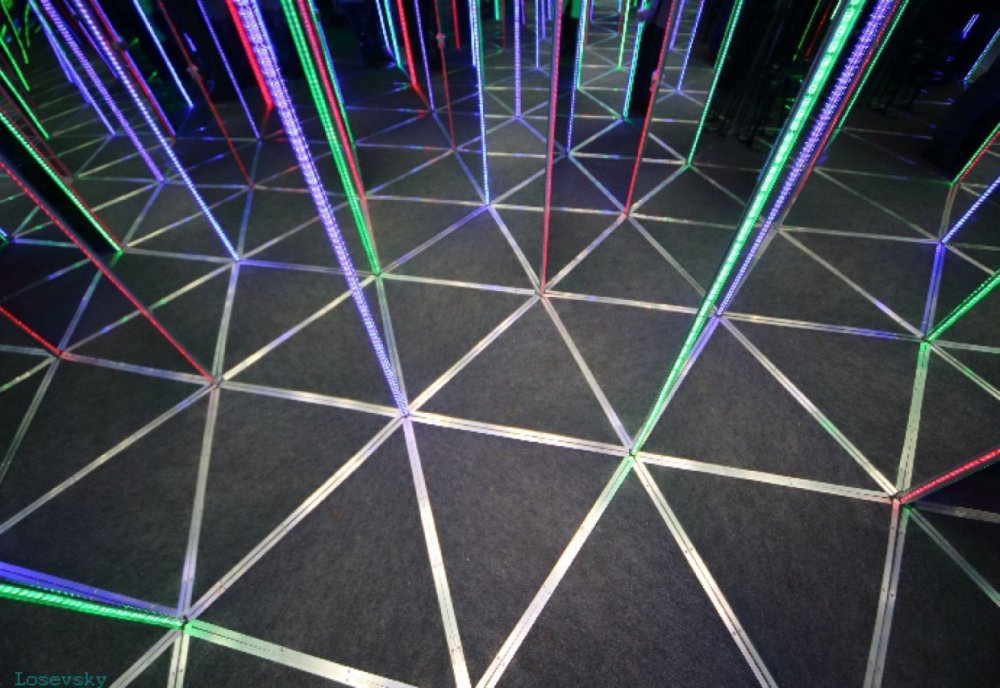 Зеркальный Лабиринт Пикаболо