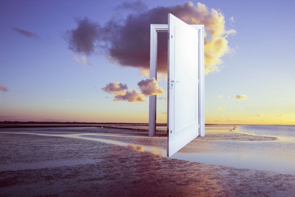 Дверь открывается