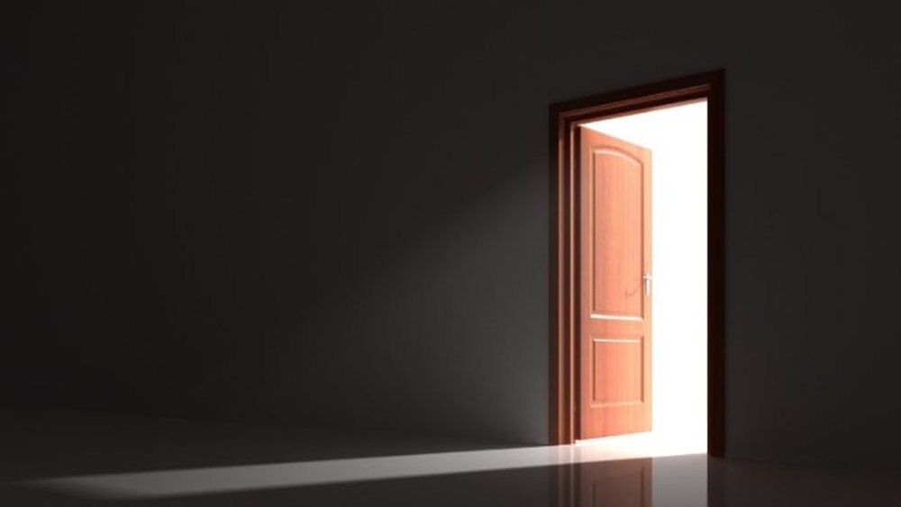 Дверь открывается