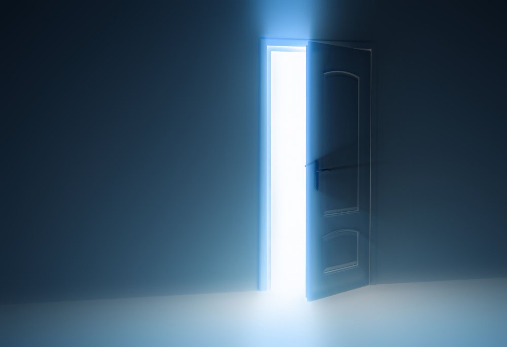 Открытая дверь