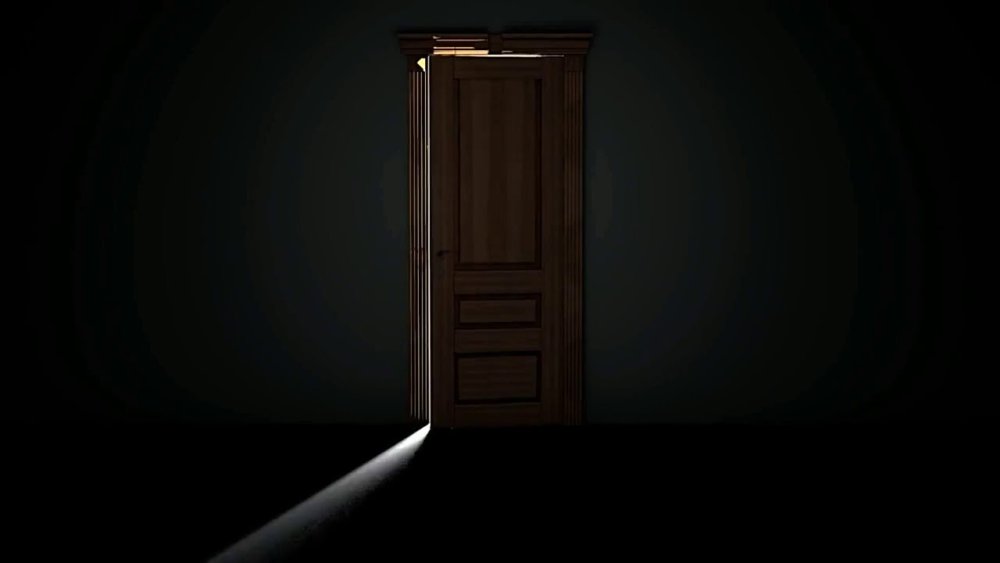 Открытая дверь