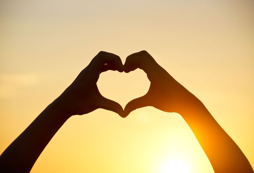 Сердечко из двух рук