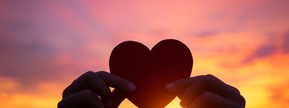 Сердце на фоне заката
