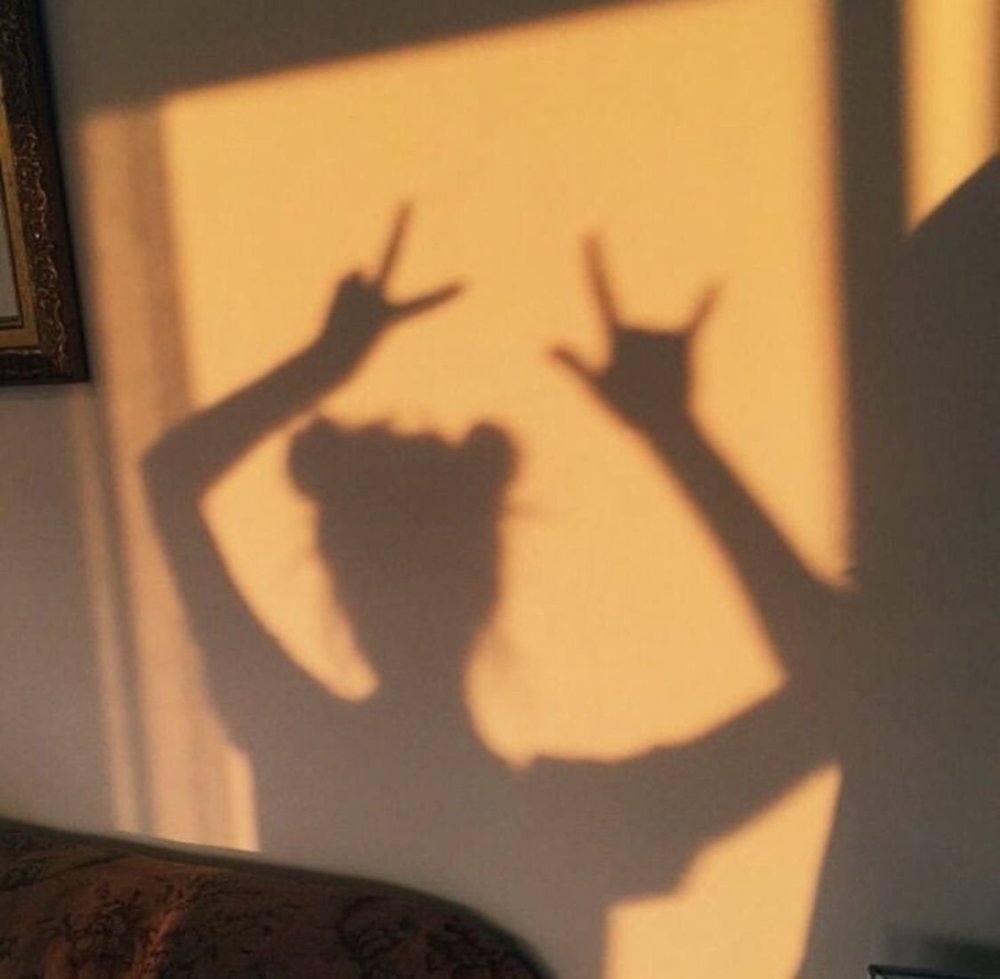 Красивая тень на стене