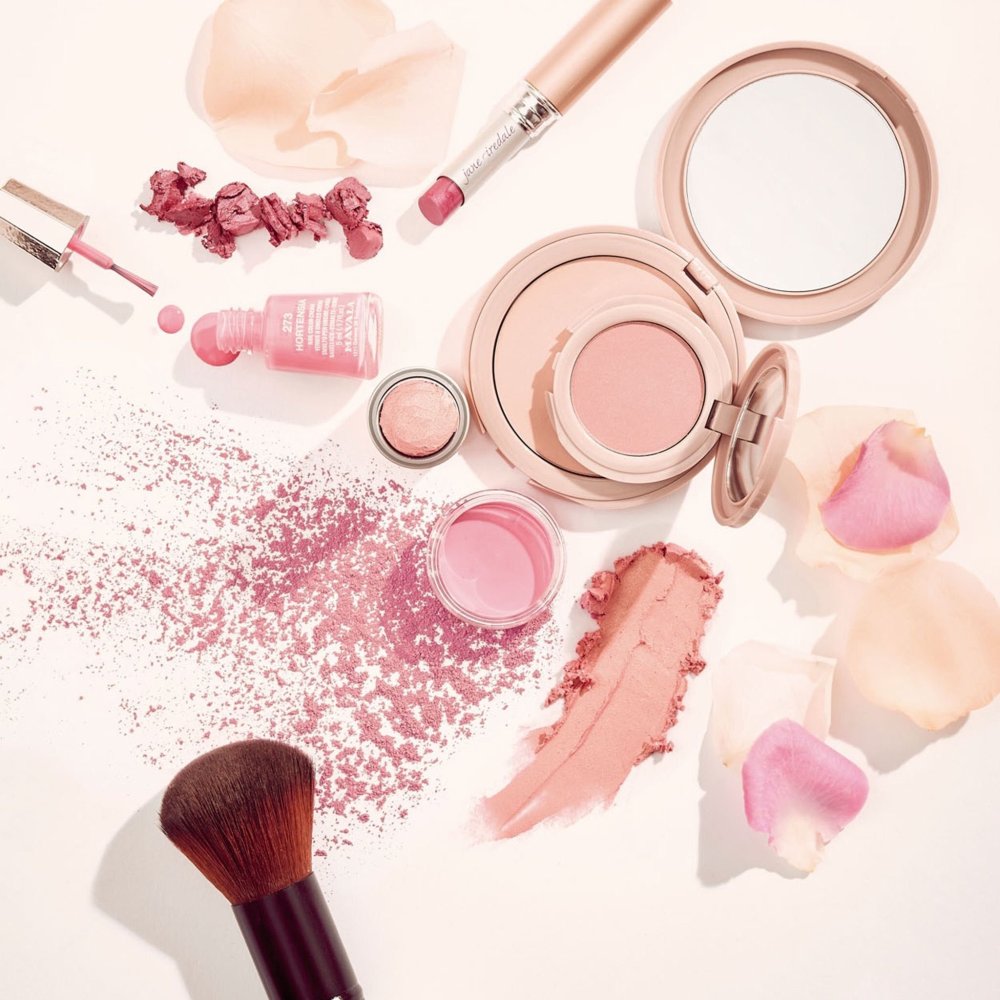 Косметика на Светлом фоне