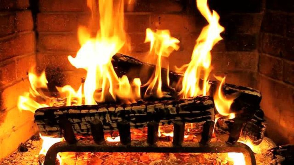 Святочное полено в камине