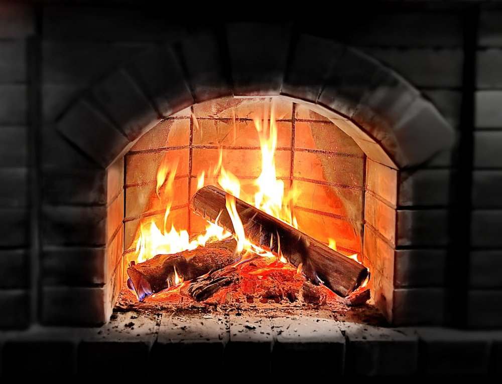 Живой горящий камин