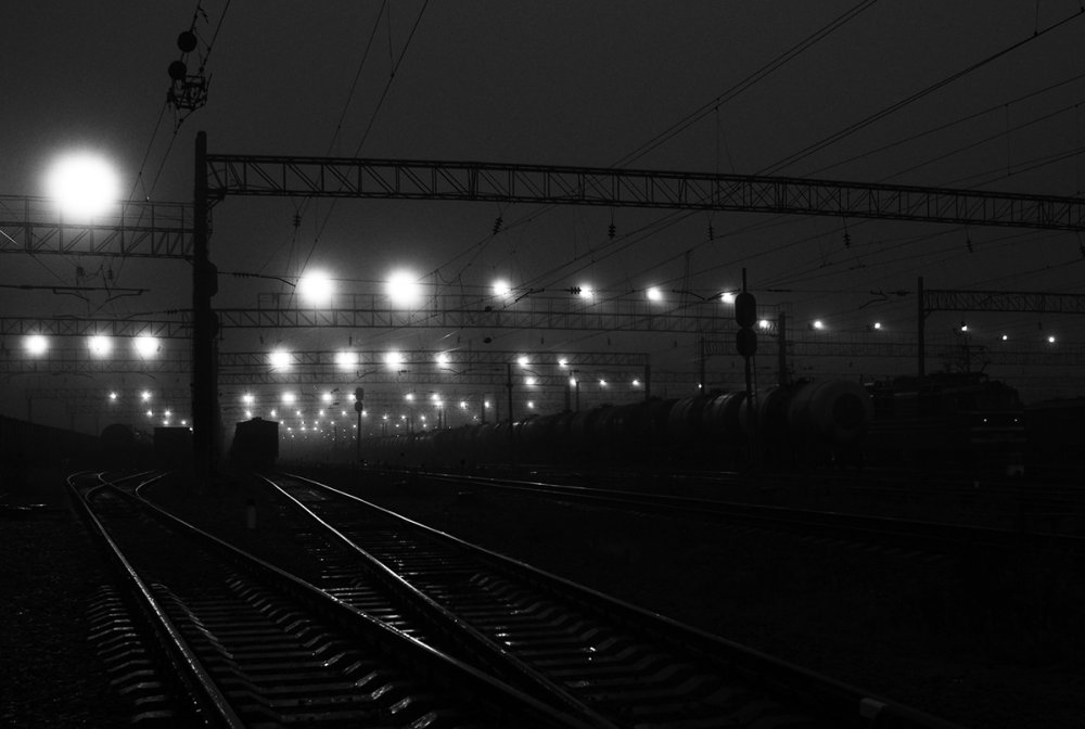Ночной перрон вокзала