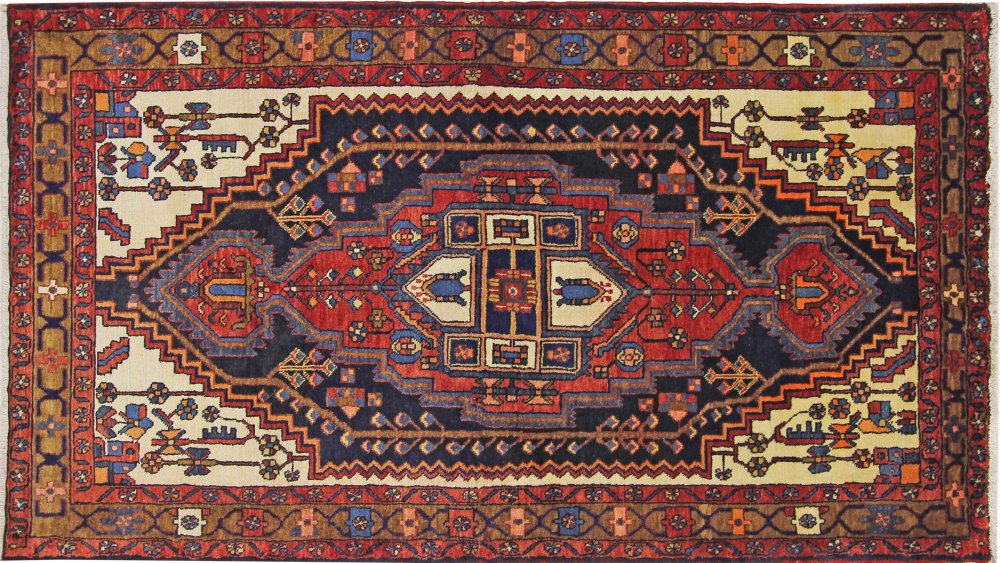 Персидский ковер на стене