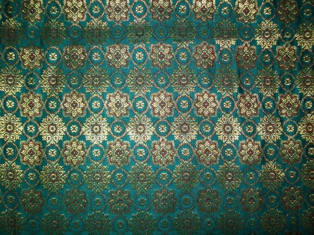 Ткань с восточным орнаментом