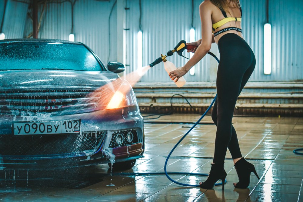 Автомойка девушки