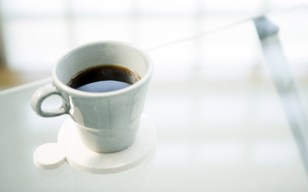 Кофе в белой чашке