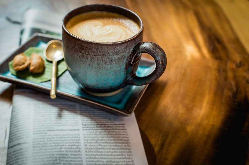 Кофе на черном фоне