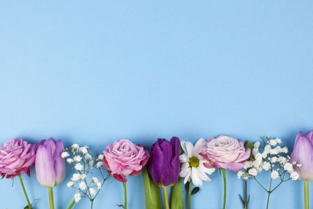 Фиолетовый цветочный фон