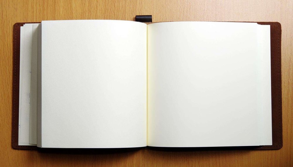 Открытая книжка с пустыми страницами