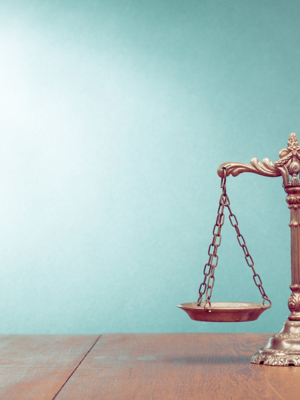 Юридический фон