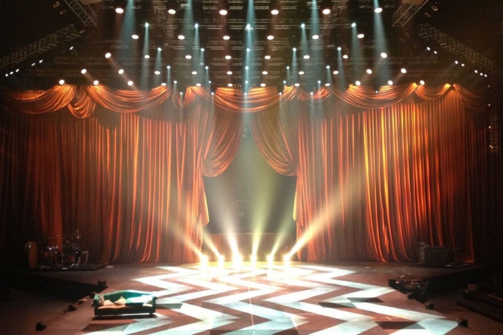 Свет на сцене