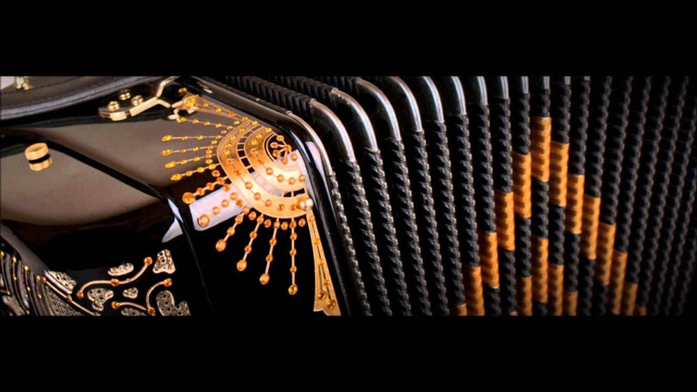 Гармонь на темном фоне