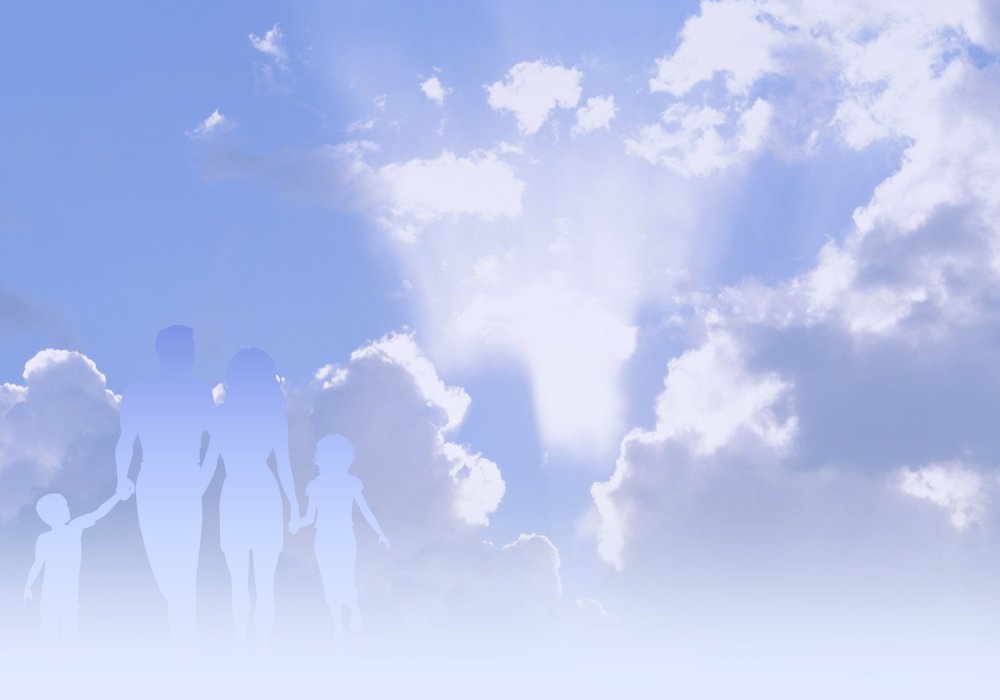 Семья на фоне неба