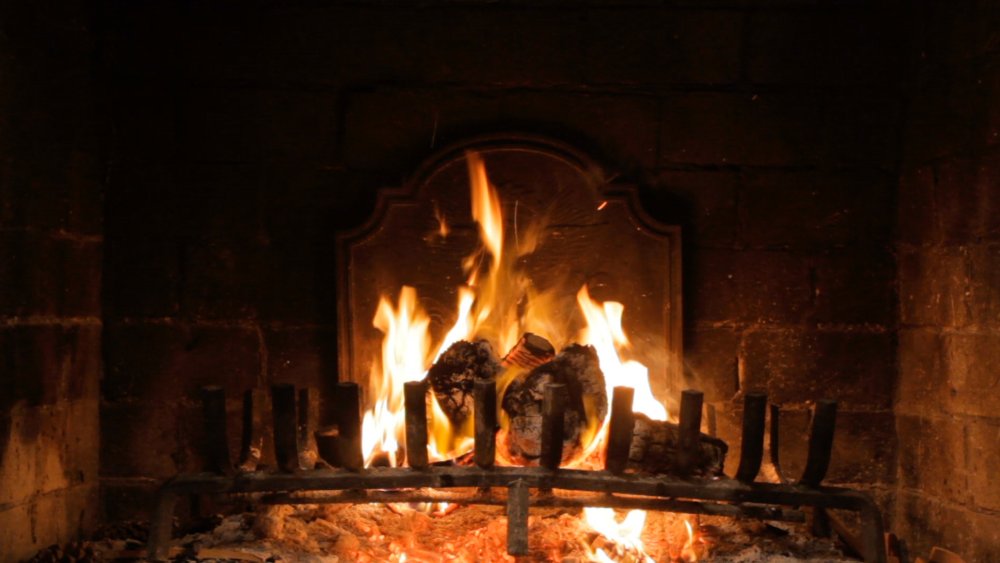 Горящий камин