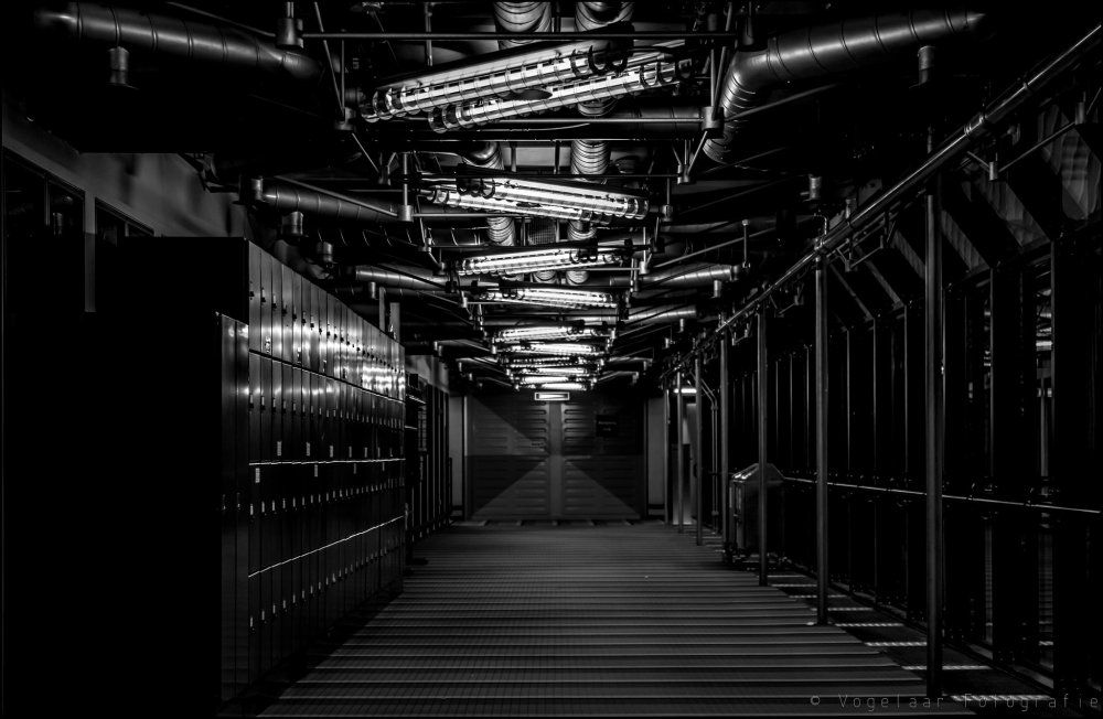 Производство темный фон