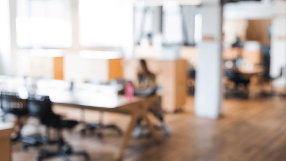 Офис на заднем плане