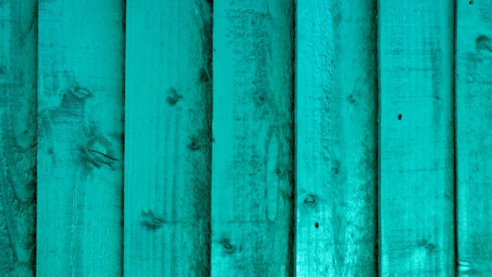 Голубая прозрачная вода