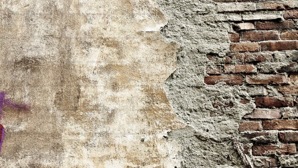 Старинная стена